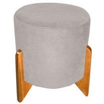 Puff Redondo em Veludo com Pés de Madeira Rio Minas Cor Bege