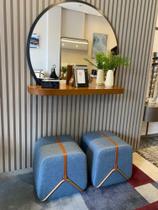 Puff Slim Decorativo com Linho Azul e Base Metal Dourada - Luz Decor
