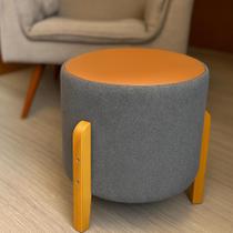 Puff Soft Bouclé Banqueta Assento Elegante com Couro e Pés de Madeira para Sala e Quarto