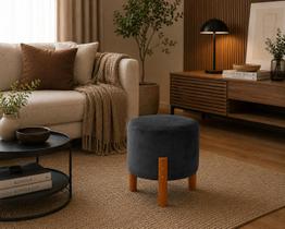 Puff suede cinza 3 pés madeira maciça resistente macio forte suporta até 120kg tecido veludo inca decoração sala centro Puff suede cinza 3 pés madeira maciça resistente macio forte suporta até 120kg tecido veludo inca decoração sala centro