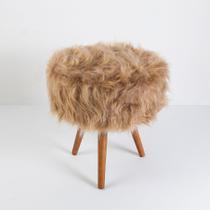 Puff Turim Pés Palito Tecido Pelúcia Castor Salaone