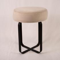 Puff Viena- Com pés metálicos preto