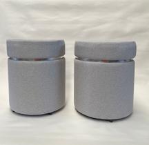 puffs kit 2 decorativo redondo cinza com cinta de prata superior elegante luxo