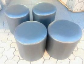 Puffs redondo de corvim preto