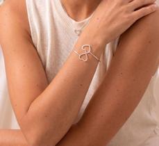 Pulseira Bangle Prata 925 Aberta Coração Duplo Minimalista Delicada Feminina Elegante