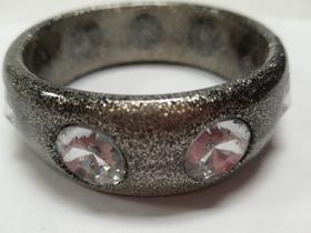 pulseira bracelete de acrilico com glitter e chaton redondo preto