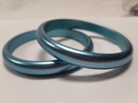pulseira bracelete de acrilico metálico liso kit 2pç azul