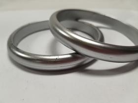 pulseira bracelete de acrilico metálico liso kit 2pç prata