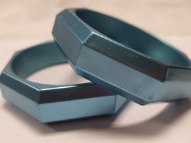 pulseira bracelete de acrilico metálico poligonal kit 2pç azul