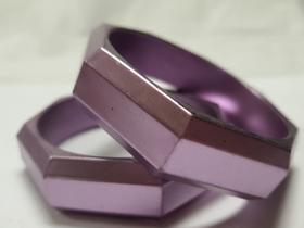 pulseira bracelete de acrilico metálico poligonal kit 2pç lilás