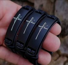 Pulseira Bracelete material sintético Ajustável Feminino Masculino Religioso Placa Fé Aço Inox Dourado Preto Luxo