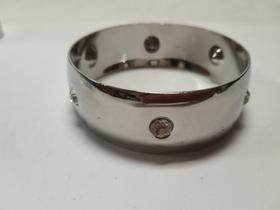 pulseira bracelete quadrada de metal trabalhado prata liso com pedras
