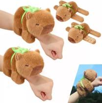Pulseira Capivara de pelúcia com mochila tartaruga Fofa Brinquedos