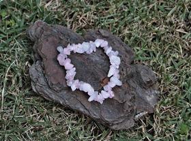 Pulseira cascalho de Quartzo Rosa - Signo de Gêmeos