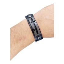 Pulseira Couro Preta Cruz Vazada 24,4 x1,7cm Placa 5,1x1,3cm