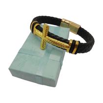 Pulseira cruz grande em couro preto com trava de imã