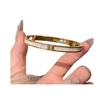 Pulseira de Aço e Titânio Dourado para Mulheres - Design Clássico com Zircônia Inoxidável