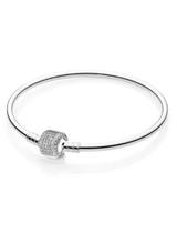 Pulseira de Berloques Rigida com Fecho Trabalhado em Banho Prata