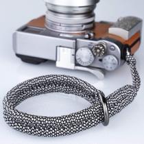 Pulseira de câmera AQAREA para DSLR/Mirrorless (esbranquiçada)