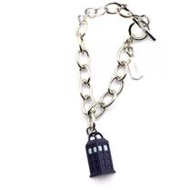 Pulseira de charme Doctor Who TARDIS 1/2 com logotipo DW