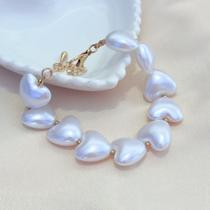 Pulseira de Corações de Pérola com Fecho Dourado e Ajuste