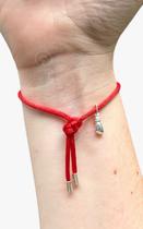 Pulseira de fio de cetim com figa (prata 925)