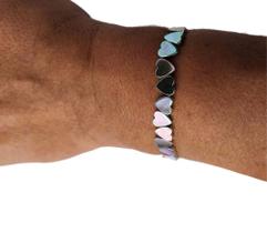Pulseira de hematita furta-cor de coração
