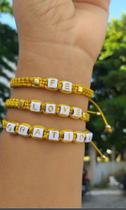 Pulseira de macramê e pedras com letras