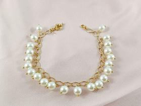 Pulseira de Pérolas e Corrente Dourada Pulseira de Pérolas e Corrente Dourada