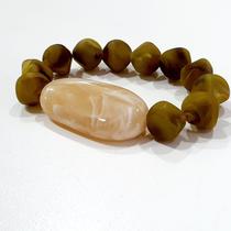 Pulseira de resina bolas com o centro em resina oval