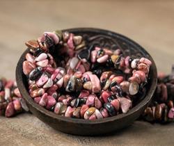 Pulseira de Rodonita Cascalho de Pedra Natural - Magnetismo pessoal e atração