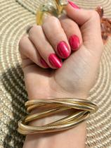 Pulseira de Tubo Dourado: Estilo e Conforto em Uma Só Peça Pulseira de Tubo Dourado: Estilo e Conforto em Uma Só Peça