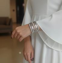 Pulseira Dourada Bracelete Aro Grossos Bijuteria Estilosa Pulseira Dourada Bracelete Aro Grossos Bijuteria Estilosa