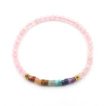 Pulseira feita à mão com miçangas multicoloridas com pedras naturais