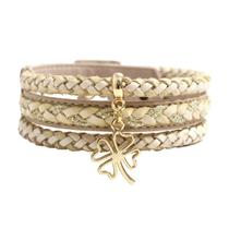 Pulseira Feminina Dourada De Couro Pingente Trevo da Sorte Dourado Delicado Pulseira Feminina Dourada De Couro Pingente Trevo da Sorte Dourado Delicado