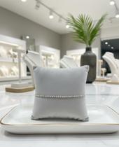 Pulseira Feminina Prateada Delicada com Mini Esferas Elegante e Minimalista Pulseira Feminina Prateada Delicada com Mini Esferas Elegante e Minimalista