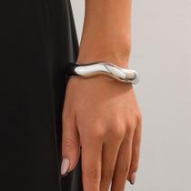 Pulseira feminina prateada maxi bracelete semijoia de luxo Pulseira feminina prateada maxi bracelete semijoia de luxo