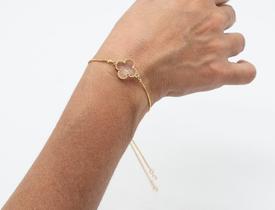 Pulseira Gravatinha com Trevo e Zircônias Penduradas na Ponta Banhado em Ouro 18K Pulseira Gravatinha com Trevo e Zircônias Penduradas na Ponta Banhado em Ouro 18K