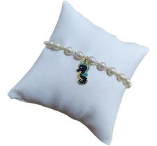 Pulseira Infantil Cavalo Marinho Pérola Folheada Semi Joia Pulseira Infantil Cavalo Marinho Pérola Folheada Semi Joia