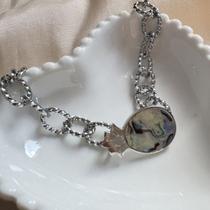 Pulseira Prateada com Abacaxi de Abalone em Aço Inox
