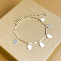Pulseira Prateada com Pingentes Ovais Minimalistas Olívia Pulseira Prateada com Pingentes Ovais Minimalistas Olívia