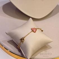 Pulseira regulável borboleta com resina rosa banhado em ouro 18k