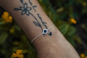 Pulseira trevo em prta 925 legiitma , com preto borda cravejada zirconia Pulseira trevo em prta 925 legiitma , com preto borda cravejada zirconia