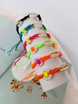 Pulseiras braceletes de macramê colorido com Búzios verdadeiros
