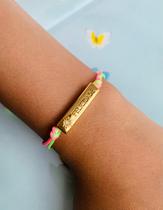 Pulseiras de macramê colorido Rainbow com passante Vitória e Felicidade