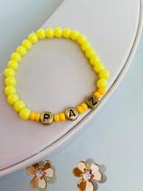 Pulseiras de miçangas com letras Paz na cor amarelo