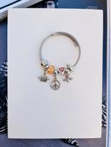 Pulseiras folheadas a prata personalizadas com berloque