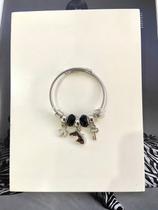 Pulseiras folheadas a prata personalizadas com berloque