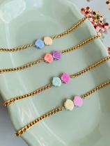 Pulseiras Semi Joia Verniz Italiano com conchas coloridas tons pastéis Pulseiras Semi Joia Verniz Italiano com conchas coloridas tons pastéis