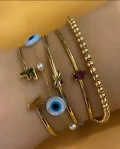 Pulseiras variadas em bijuteria feminina